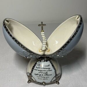 ARDLEIGH ELLIOTT HEIRLOOM PORCELAIN MUSICAL EGG - LOVING REMEMBRANCE. Numbered